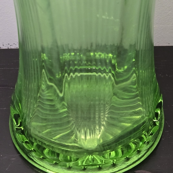 RARE Vintage/Antique Jefferson Glass Bright Green Opalescent 7" Swung Vase - Picture 3 of 16